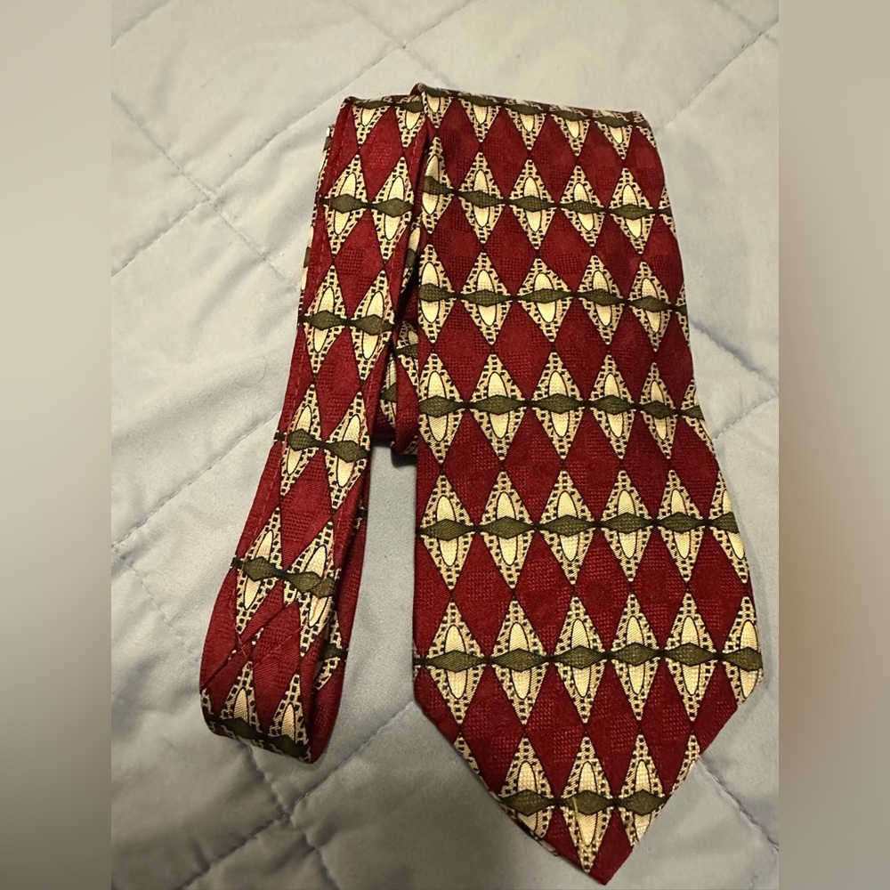 Roundtree & Yorke Burgandy, Olive and  Cream Geometric Men’s Tie
